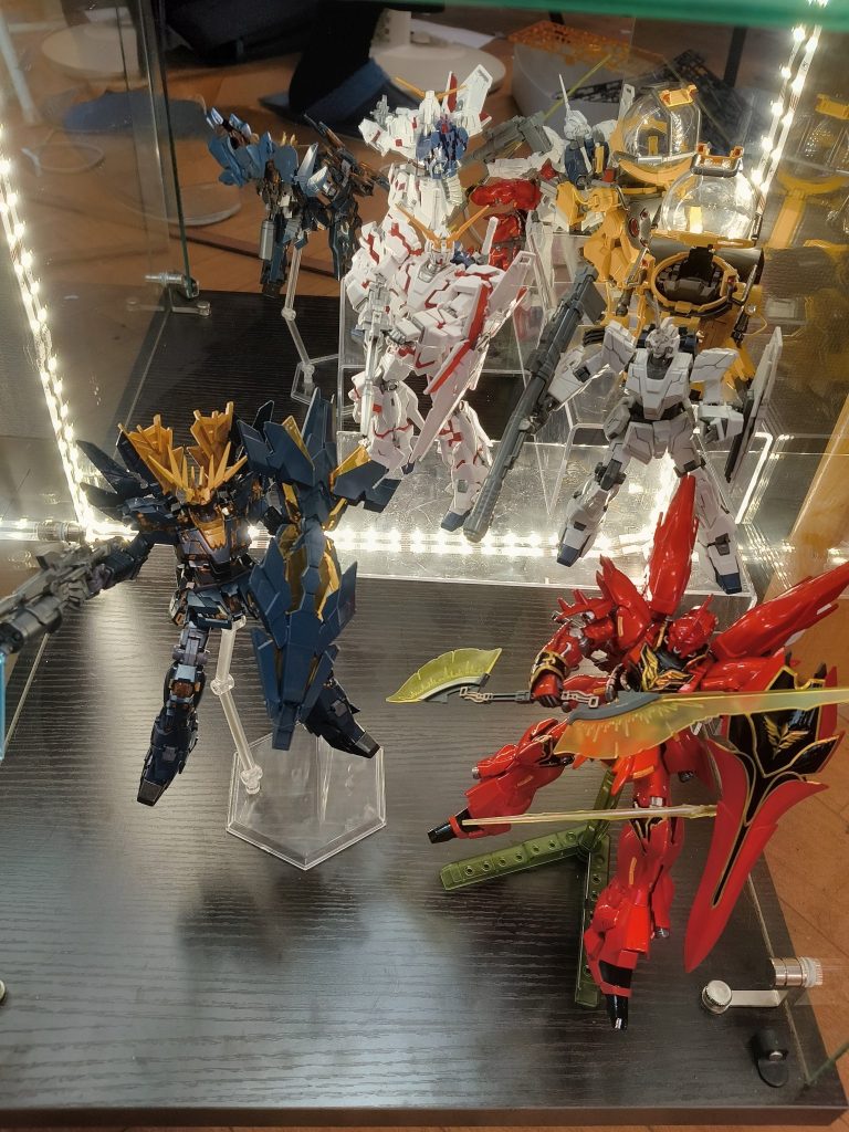 ヤバすぎるこれにNTガンダムタイプCとシュナンジュSTEIN　ジュガン作って飾るつもりだけど多分入らないどうしよう〜！