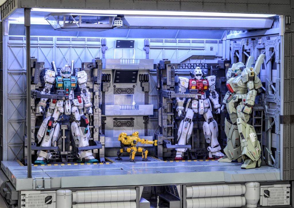 現在製作中の1/100ネェル・アーガマ格納庫です