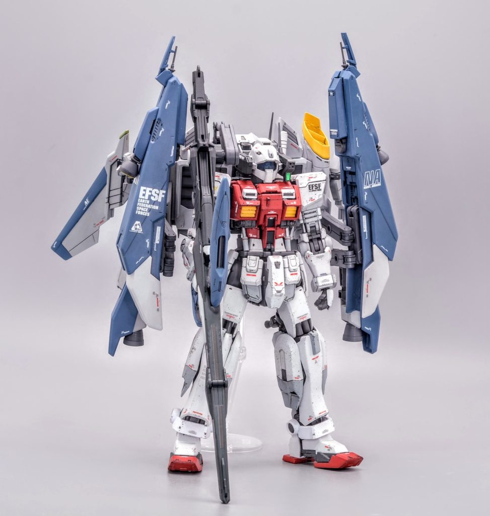 逆シャアの時代まで修復と改修を繰り返した歴戦のジムⅡにディフェンサーユニットを装着した砲撃支援タイプです