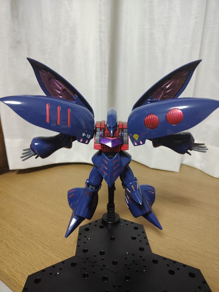 デカールは控えめに貼ってます（余りもののジオン水転写デカール）