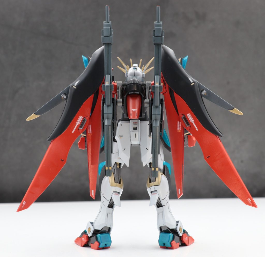 格闘特化ということで胴体と腕の幅を広くし、マッシブな感じにしてみました。