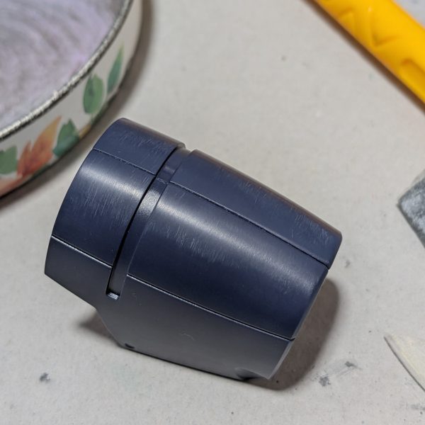 迷った結果バイアランになりました。ちなみに美プラはセスティエで両方製作。追記、肩アーマーを段落ち化しハイキューパーツのリベット2.5mmを仮留めし肩アーマーの段落ち化してない溝はコトブキヤの市販パーツを好みの形にカットし仮乗せ下腕部を後ハメ加工（2枚目）