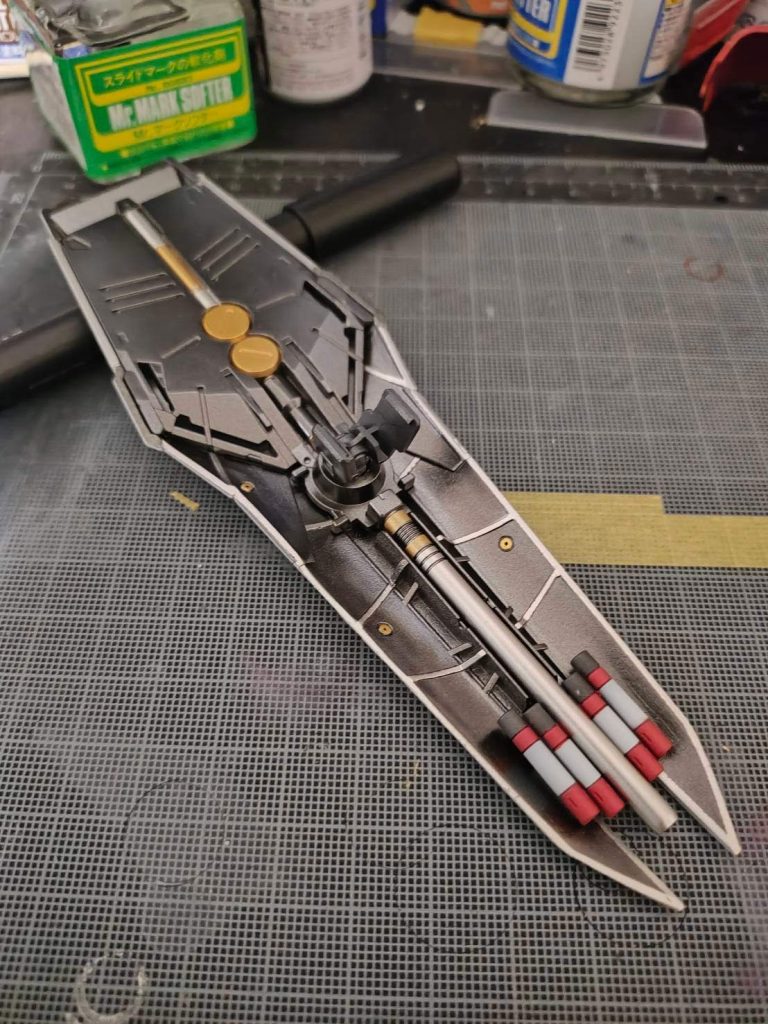 シールド裏。