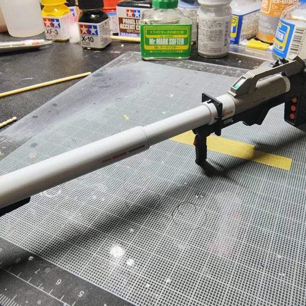 武器類の塗装完了しました。いよいよ残すところは、フィンファンネルのみとなりました。今週中には終わるかな…（2枚目）
