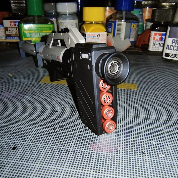 武器類の塗装完了しました。いよいよ残すところは、フィンファンネルのみとなりました。今週中には終わるかな…（3枚目）