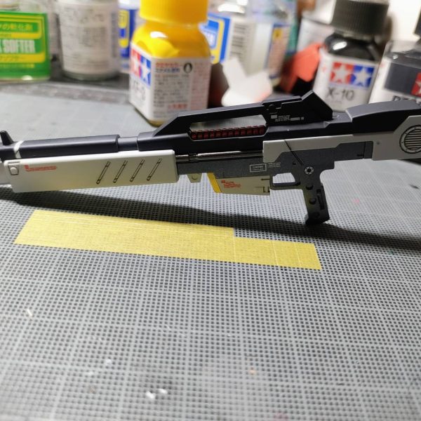 武器類の塗装完了しました。いよいよ残すところは、フィンファンネルのみとなりました。今週中には終わるかな…（4枚目）
