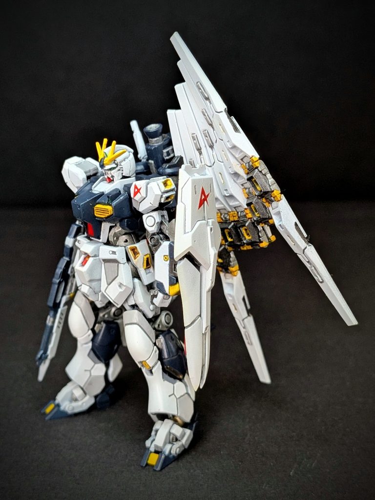 やっぱりνガンダムはかっこいい！アーティファクトの塗り分けはあいかわらず地獄でしたが、かなりがんばりました！！