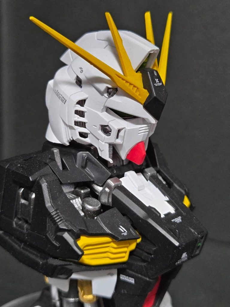 メカニカルバスト　νガンダム