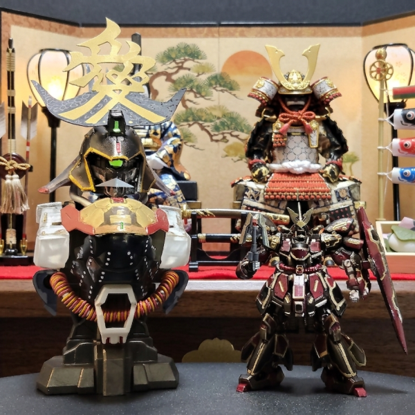 前に作ったセセビル・ナオエ用量産型サザビーと一緒にこどもの日の飾りつけをしてみました(gundam-kao5)（2枚目）
