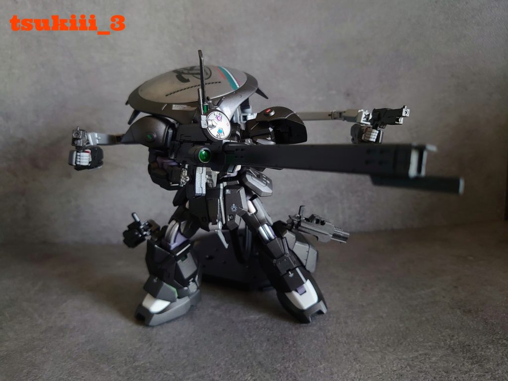 電子戦と射撃に忙しい。
