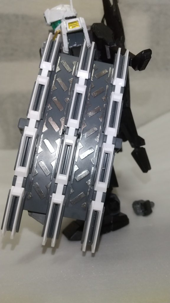 専用シールドは、HGアトラスガンダムのを使用。