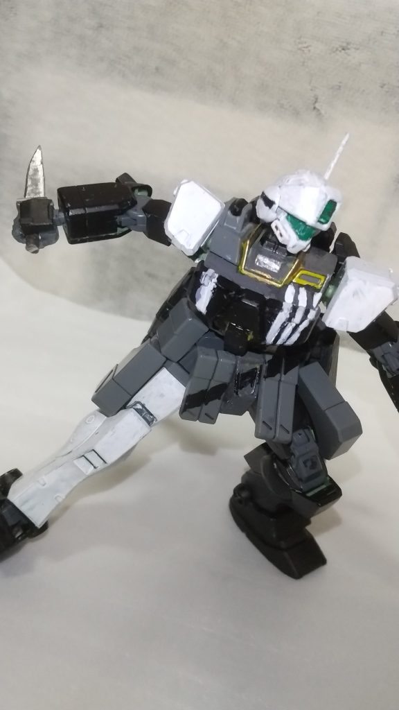 ナイフを装備。