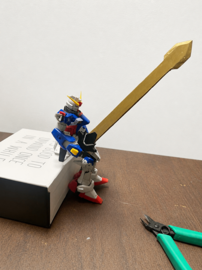 制作途中に自作の剣を持たせて座らせましたサイズ感があってなかった為MGに使います