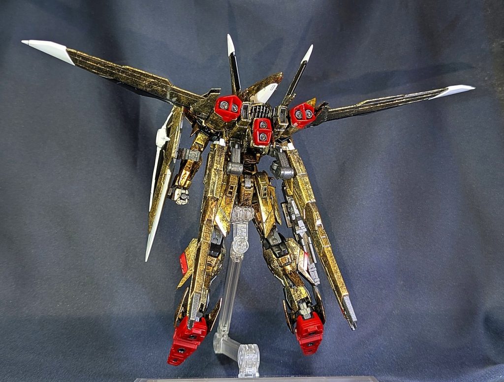 ゴールド１：光沢黒→Exシルバーのラップ塗装→ガンマカ月光蝶ホロシルバー→光沢クリア→クリアーオレンジ→光沢クリアゴールド２：上記クリアーオレンジに少量のクリアレッドゴールド３（ビームサーベル）：光沢黒→Exシルバー→クリアーオレンジレッド１：成型色仕上げ上記４色はコンパウンド磨きレッド２（ビームサーベル）：光沢黒→クリアレッド→光沢クリアホワイト：Exホワイトブラック：EXブラック上記２色半光沢グレー：Exブラック＋ガンメタサフ→つや消しクリア