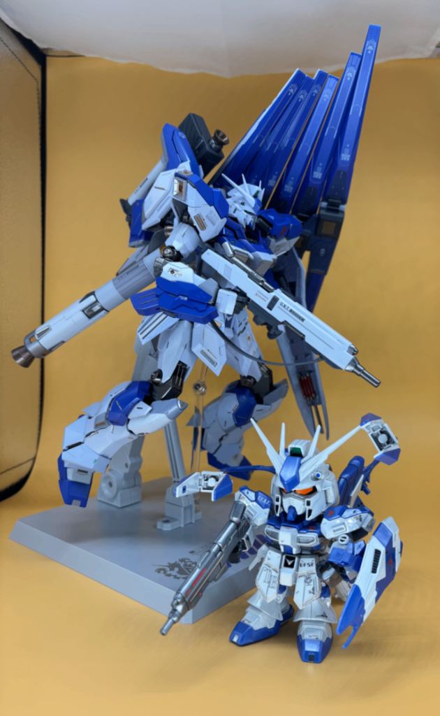 METAL BUILD EXPO Hi-νガンダム（かなりで大型）と並んで
