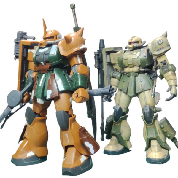 ガルマ専用ザク製作中です。実は旧キットのザクは初めてです（ジャンクは貰いましたが）P2：太ももは、合わせ目消しのため後嵌め加工（と言ってもグレーのパーツ切っただけ）。高機動カスタマイズなので、裾とバックパックにバーニアを追加。追加した裾とスカートにジャンクザクのパーツを使用しました。P3：リベット貼る前の状態です。目つき悪くして、大型剣を装備。マゼラ・トップ砲はウェポンラックに固定。塗装して乾燥の待ち時間のアップですので、もうすぐ本投稿します。（3枚目）