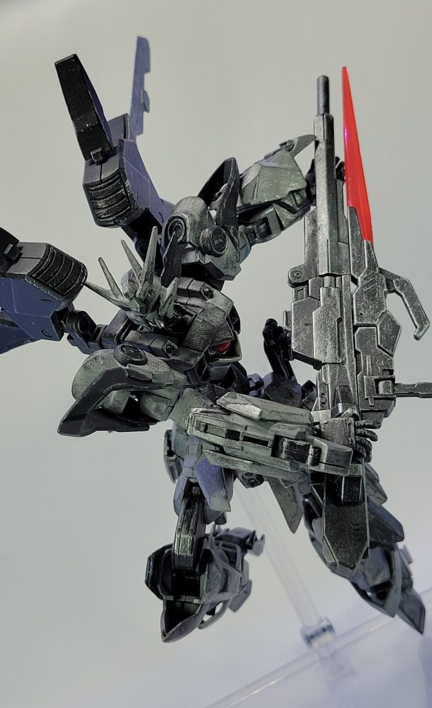 銃身下部からはリナーシタ同様ビーム銃剣が出るので、Zガンダムのようにライフルを剣として振り回すこともできます。