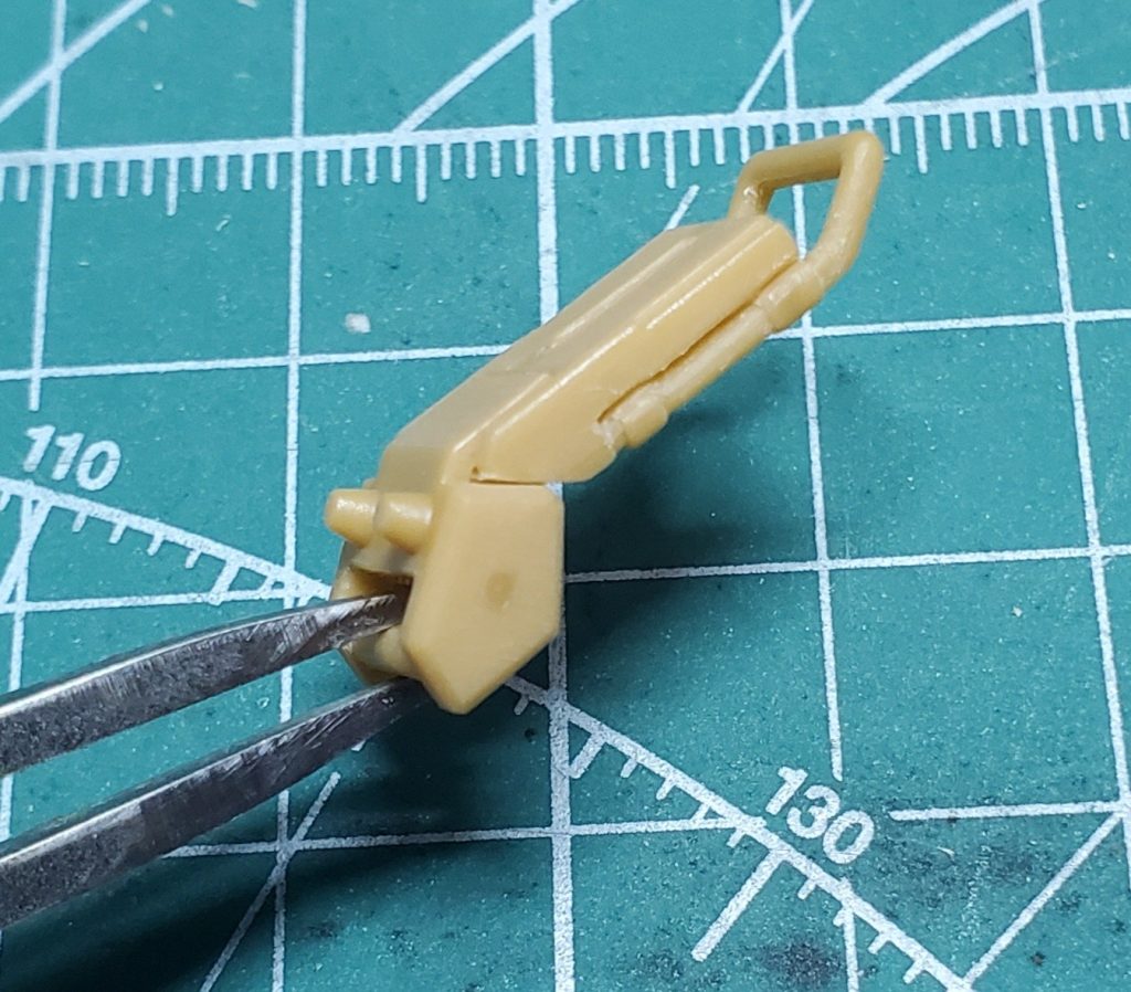 既存のモールドなどの彫り直しやヒケの処理などなど腕や脚の関節部を切り離して角度等を調節してポーズを変えたりしたのですが画像を撮り忘れました…
