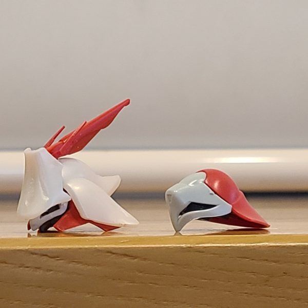 やっとこさ気に入る形になりました！(;´д｀)今回も長かったねー頭部はアクシズふみなのパーツで形状変更。ヤクトドーガに寄せながらシャア大佐をイメージしています。脚部はバイカス2号でスッキリと。宇宙用MSなのでこれで良いかと。今年の紅白こそ。。。Σ☝️(´∀｀；)それフラグなー！！！汗（4枚目）