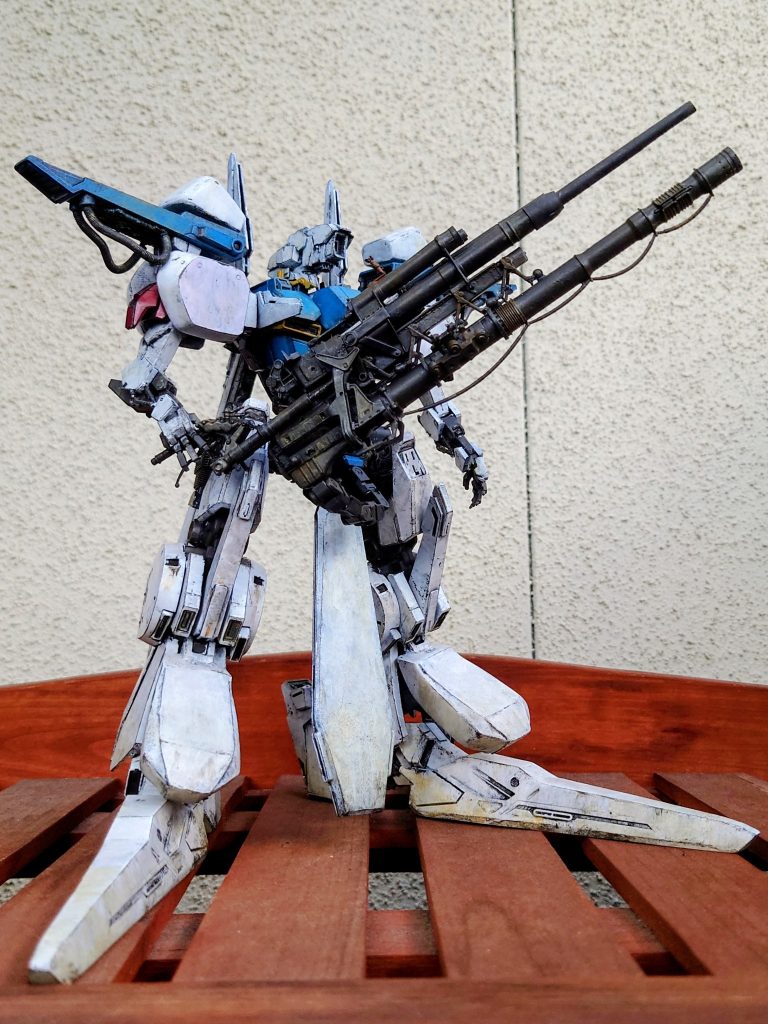小林誠の異形MSに一目惚れして、手元にあったVer.Kaを芯にミキシングビルドでスーパーZZガンダムを作ってみました。小林誠デザイン特有のアンバランスで有機的かつ建築物的な佇まいを意識して製作。塗装はオール筆塗りで。
