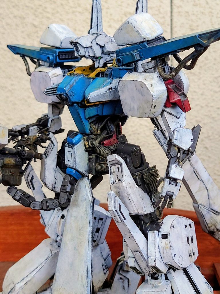 以下一部パーツ内約。肩はMGザクの胴体を二つ分使用。ウィング上のタンクはHGマラサイのフロントアーマー。腕は境界戦機のブレイディハウンド。元のスーパーZZが親指が2本あるデザインなのでピッタリかと。
