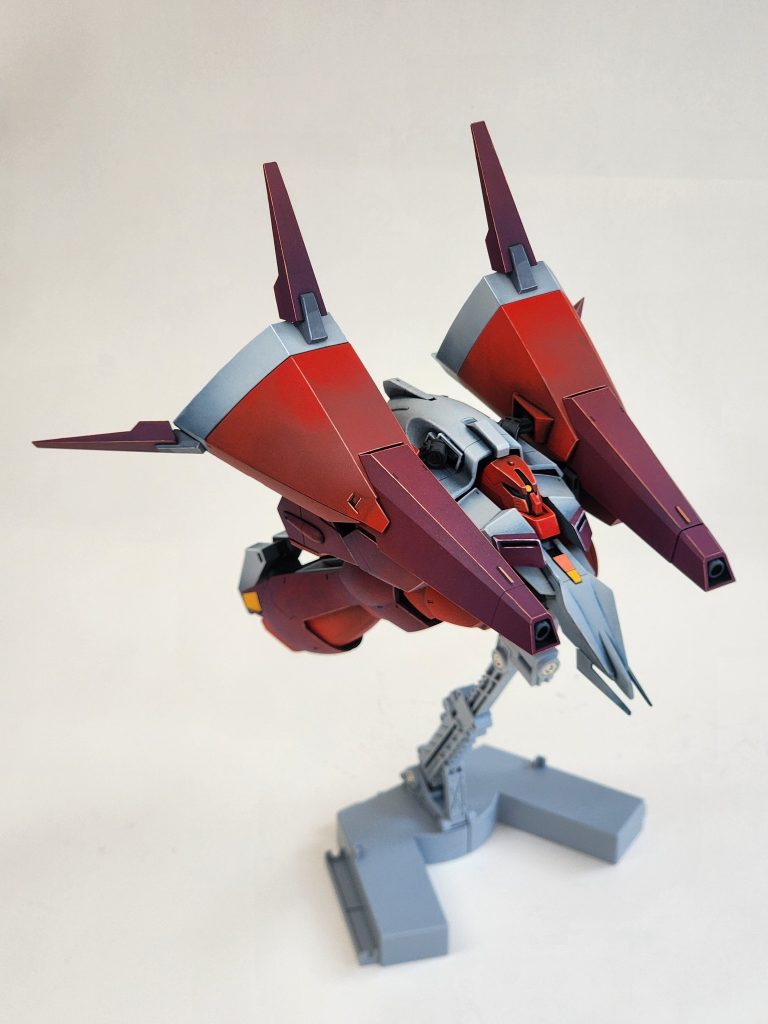 メッサラはモビルアーマー形態にも変形できる。超カッコいい。The Messala can also transform into a Mobile Armour form. It's super slick.