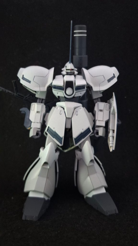 お久しぶりのガンプラ更新になります。前回クロスボーンガンダムX2魔王の写真をアップした時点で別のガンプラを作っていたのですが、なぜか手が止まってしまいまして。そのまましばらくバレンヌ帝国の皇帝業に勤しんでおりました。そちらは時間のコントロールが難しいこともあり、食指の伸びたこちらで再開してみた次第。