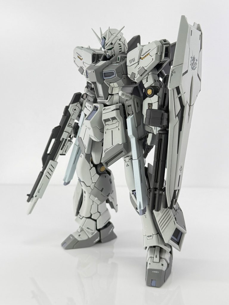 フィン・ファンネルの代わりにマイティストライクフリーダムの腰部レールガンとフルアーマーユニコーンのビーム・ガドリングガンを追加しました。