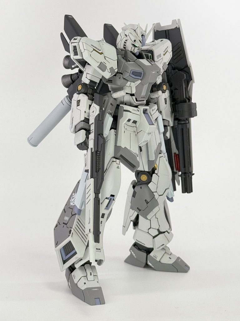 テスト機っぽく全体的にグレー系で配色しました。