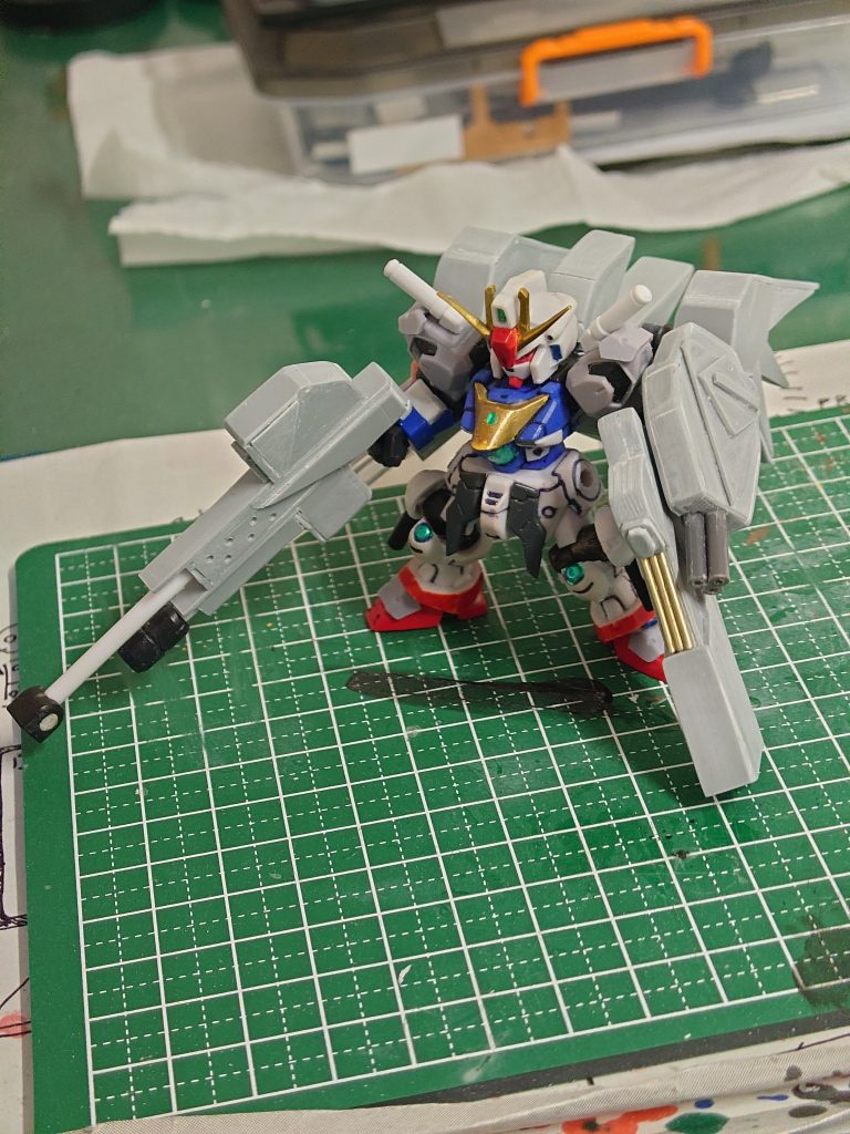 余ったパーツで作ったガンダムと初めてのプラ版工作してみました。