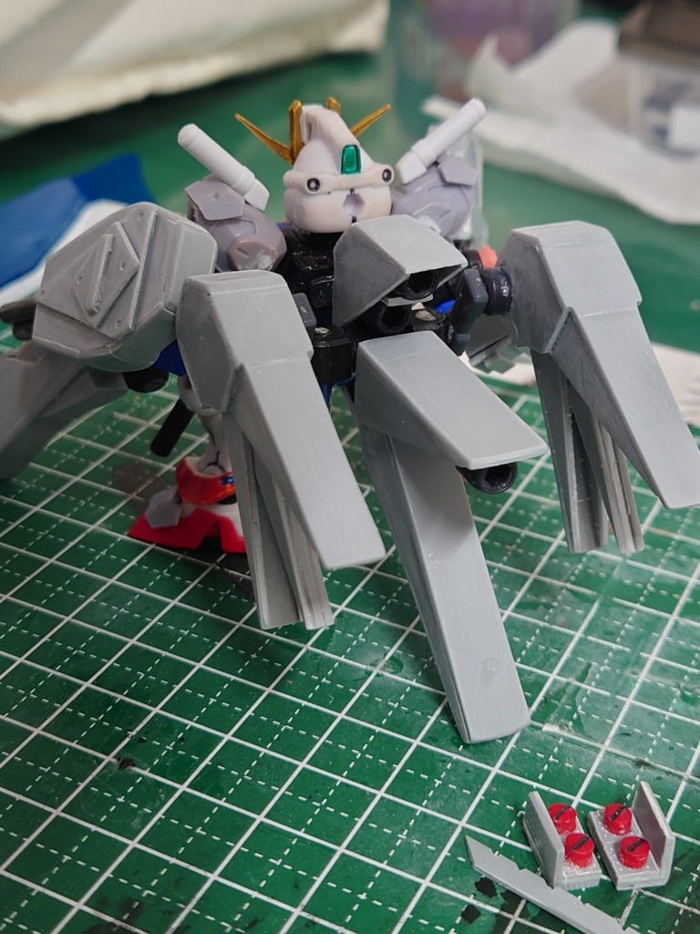 鳥っぽいイメージで作ってはみたのですが初めてのプラ版工作で思うように形にできなかったです。