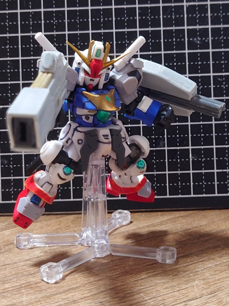 サテライトキャノンを参考に作ってみたライフルです。大口径のビームキャノン的な。金色のとこはクリップ切って付けました。