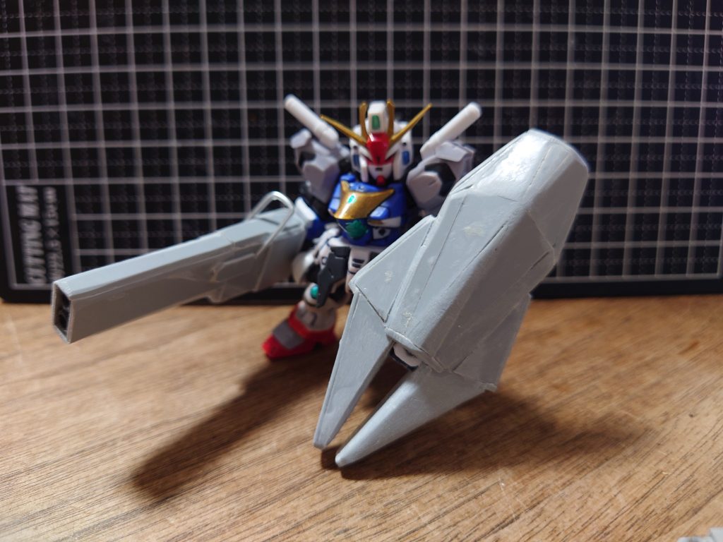 キュリオスのシールドが大好きなので作ってみたもののゴツいだけになってしまいました。正直重いです。
