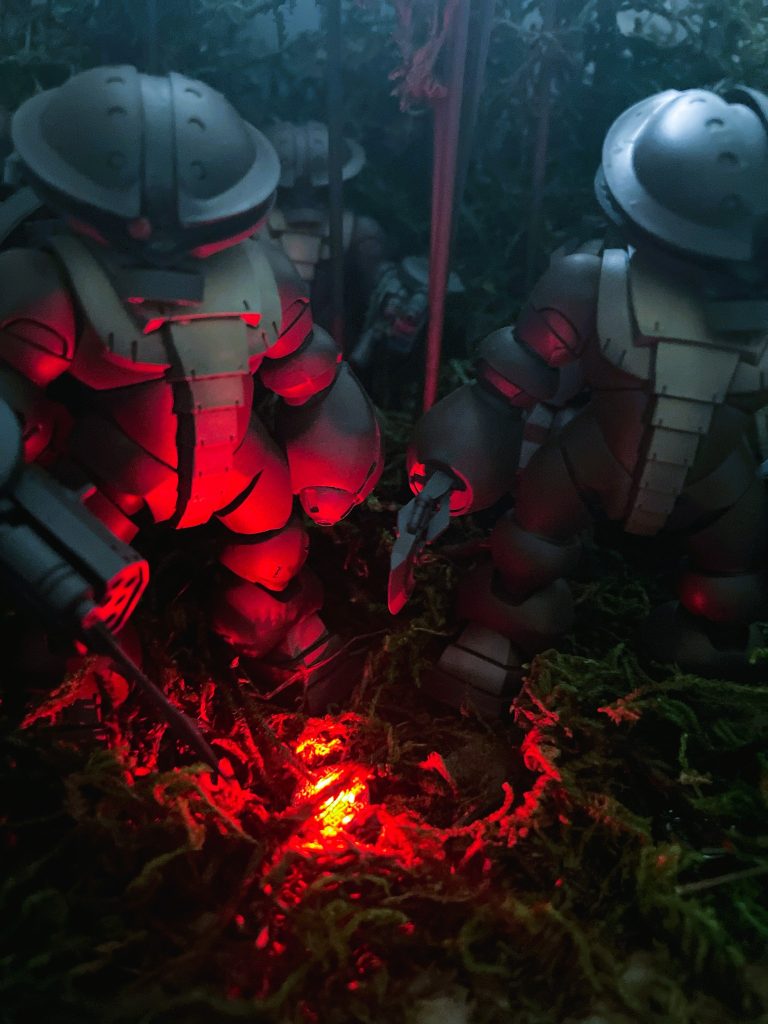 夜陰に乗じての上陸作戦のイメージです。赤のLEDで雰囲気を出してみました。