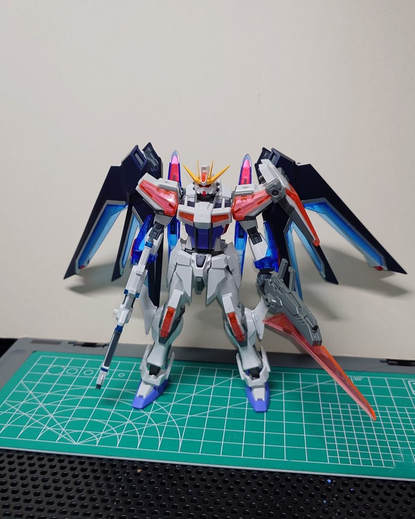 実際に作ったのはガンダムベース限定のペインティングモデルですが仮組は前にパチ組みした通常版で様子見しました