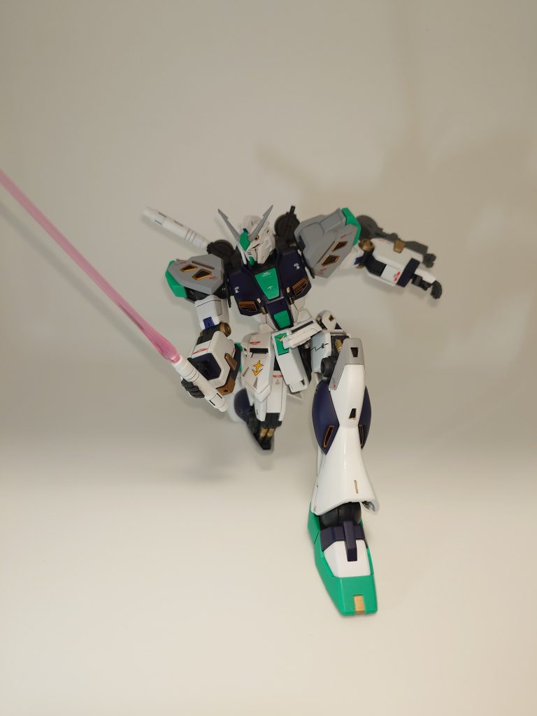 可動域が結構広いのでガンダムのこのポーズもできます！！