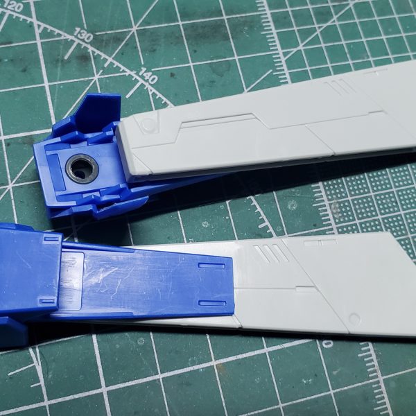 Zガンダムのハイパーメガランチャー持たせてバックパック配置をいじってブレイズウィザードを追加腰にストームブリンガーのプロペラントタンク増設腰と二の腕をそれぞれ2mm延長（6枚目）