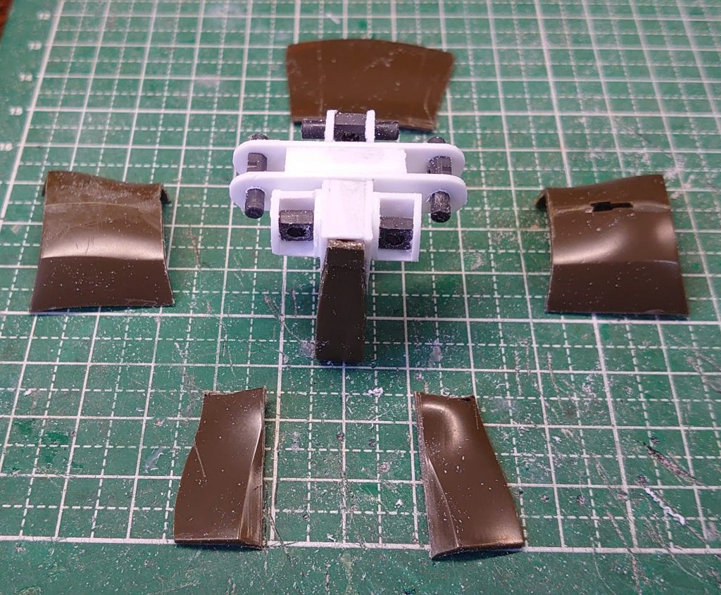 切り離したスカートも可動させてます。