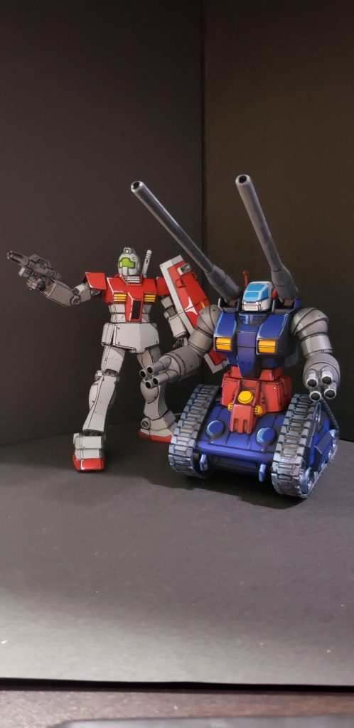 なにげにジムも紛れてます。連邦軍なので。