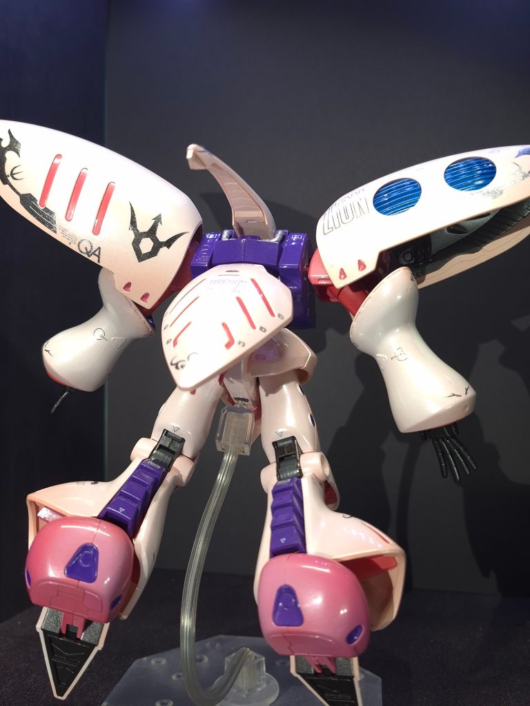 ピンク部はピンクサフの上からガイアのプレミアムレッドを塗装していたのですが、辛子明太子のような色合いになってしまい、慌ててクリアーホワイトを塗装したら設定に近い色に出来ました💦。要は行き当たりばったり塗装ですｗｗ