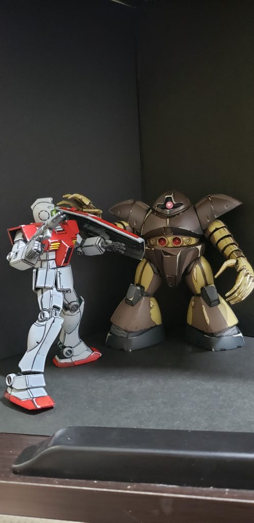 肩アーマーは少しだけ上げた位置でボディに接着してます。腕が良く上がるので問題なさげです。