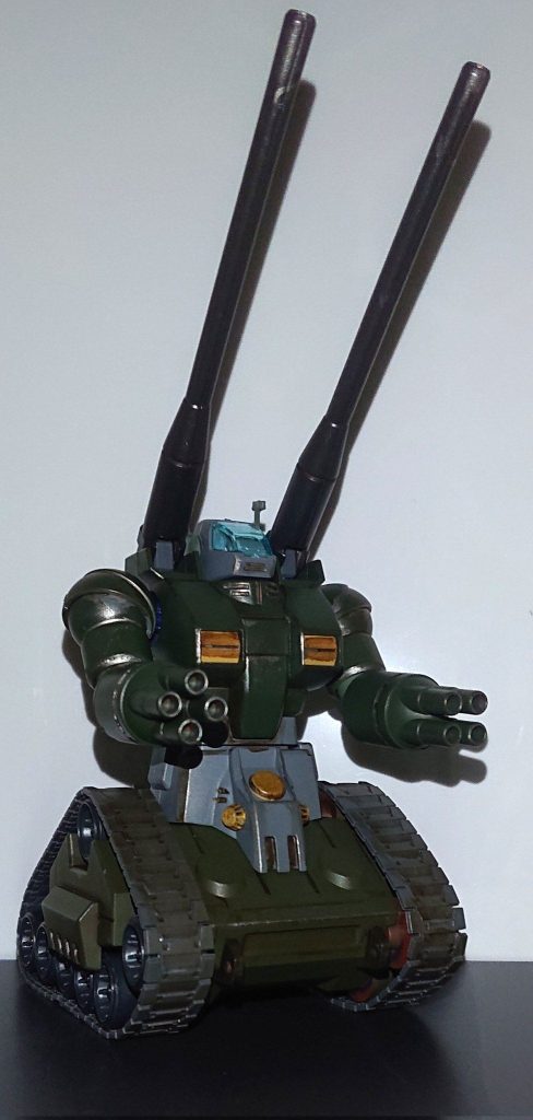 カラーレシピは・・・砲身→黒サフから黒鉄色バックパック→黒サフから焼鉄色腕・アンテナ→赤サフからMSディープグリーン上半身、ミサイルランチャー、肩→赤サフから濃緑色下半身→赤サフからNATOグリーン腰→グレーサフから呉海軍工廠グレイ(日本海軍)ダクトなどの赤いパーツ→赤サフからダークイエロー転輪→赤サフからジャーマングレーあとはリアルタッチマーカーのシルバーとブラウンでスミ入れとぼかしを行いました。&nbsp;