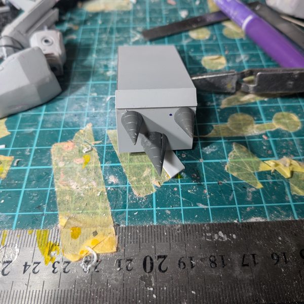 制作中のゲルググマリーネです。スパイクシールドを制作していたら、ついカッとなってドリルつけてしまった。後悔はしていません。&nbsp;（5枚目）