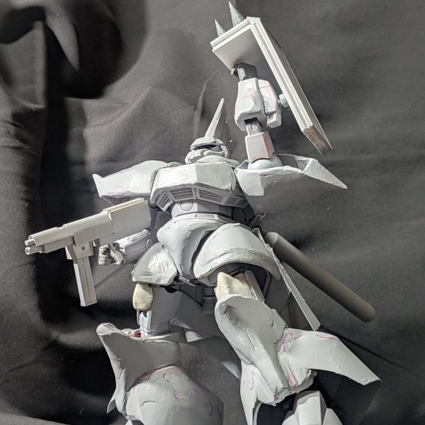 制作中のゲルググマリーネです。スパイクシールドを制作していたら、ついカッとなってドリルつけてしまった。後悔はしていません。&nbsp;（2枚目）