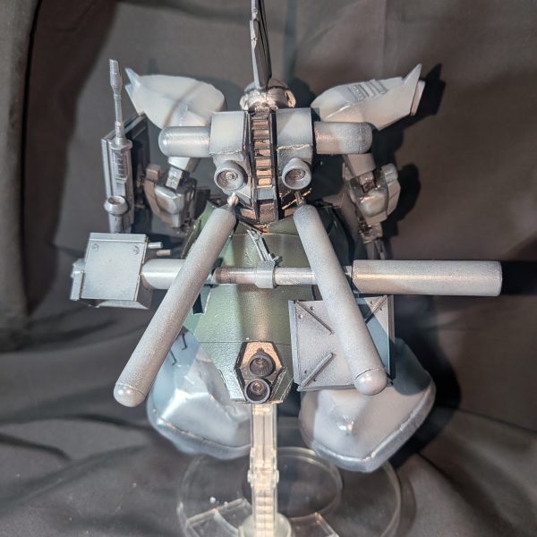 シャアゲルググから改造中のゲルググマリーネ。塗装が概ね完了しました。　大失敗したと思っていた脚部ですが意外とまとまったかな💦信州上田モデラーズエキスポの後、長野モデラーズまでに脚を作り直そうかとも思っていましたがナントカいいかなぁ。武装はシャアゲルググのビーム・ライフル以外はスクラッチしました。ゲルググにはバズーカ装備がイイっていう人結構いると思いますが私もそうです。思い切ってバランスめちゃくちゃ崩しましたがまとまるもんですねぇ。後はデカールを自作自演して貼りましょう。（5枚目）