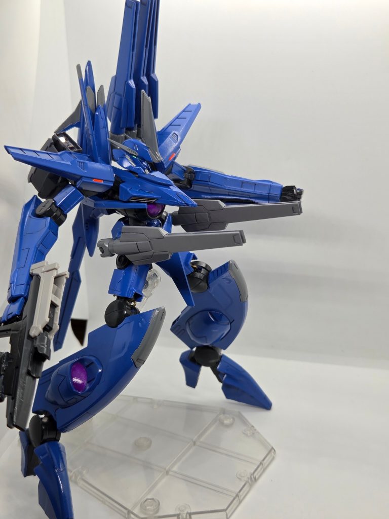 ６基のフィンファングのうち腰部の2基はそのまま固定兵装としても使えるようになってます