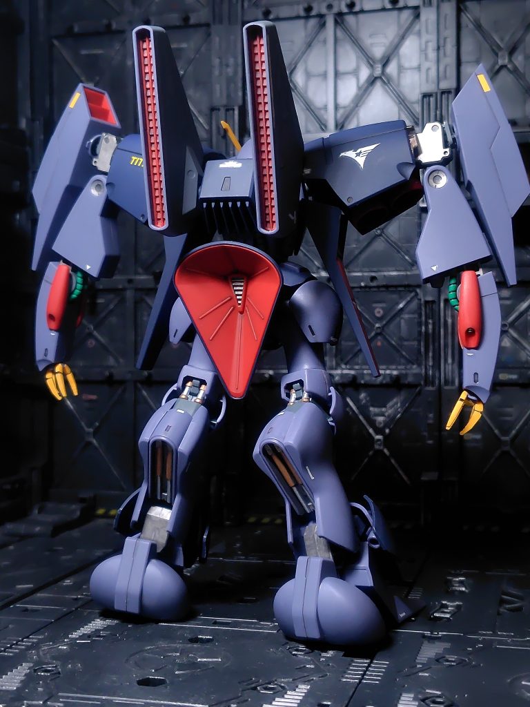 後ろのデカールはサボり気味(zaku-kao4)