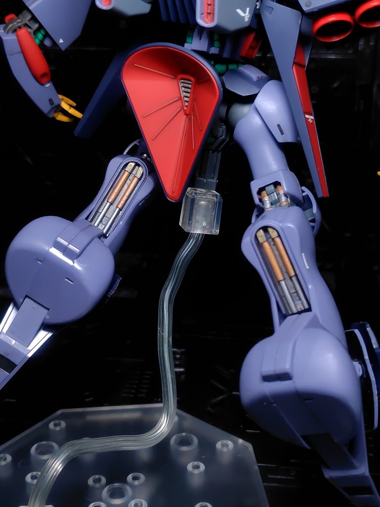 足のシリンダー部マーカー塗装。