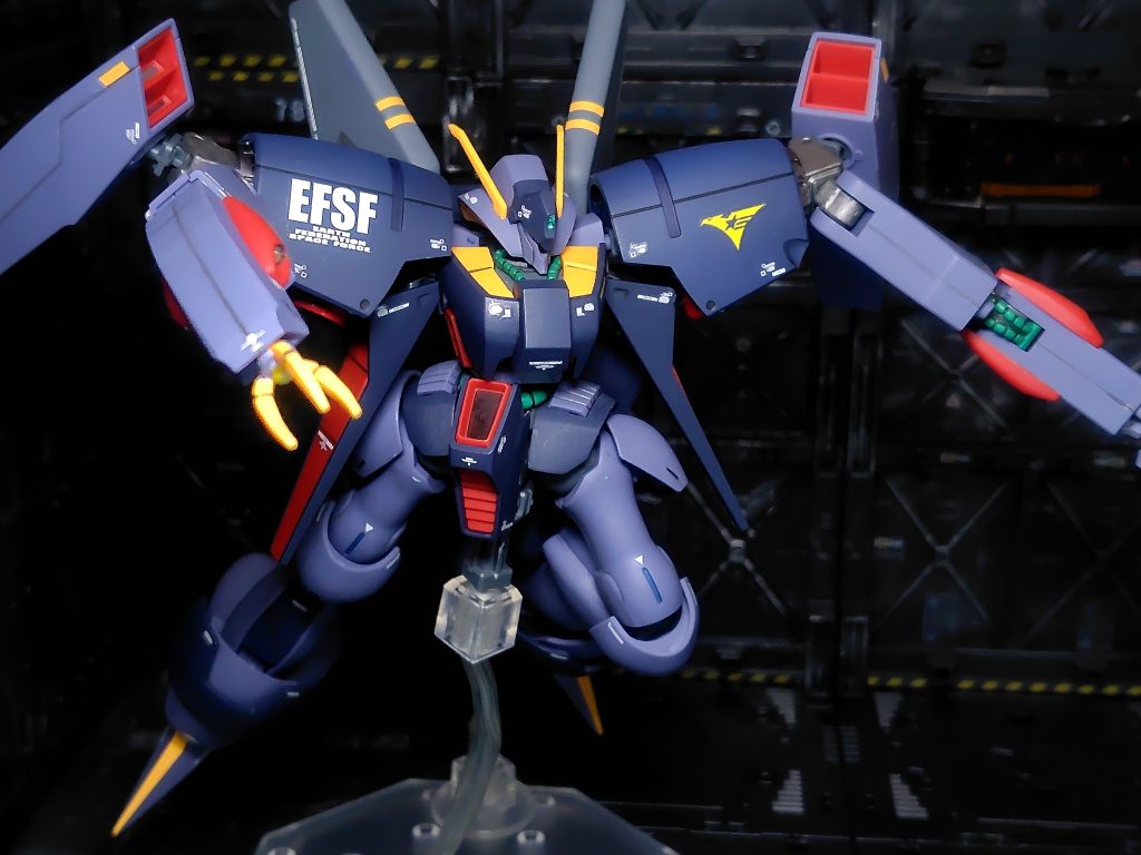 ポージングが限られる機体ですね(gundam-kao5)