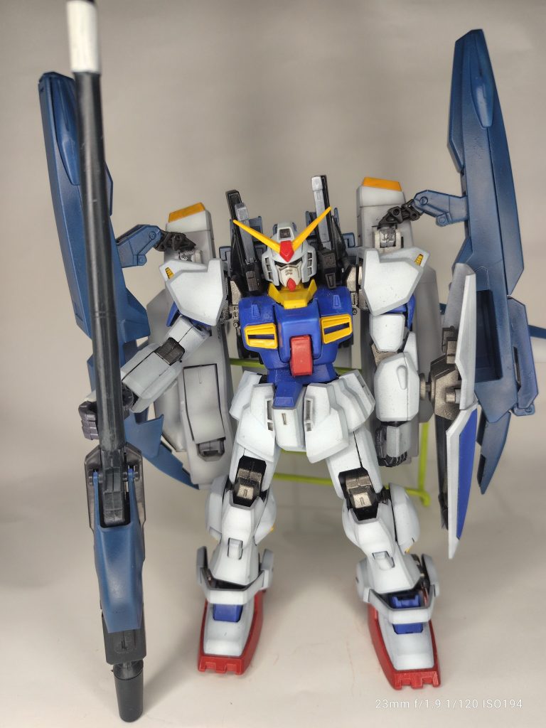 GUNDAM WEPONSの表紙のポーズ&nbsp;
